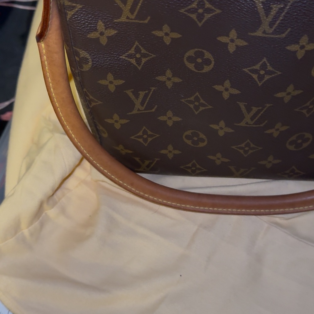 SOLD
LOUIS VUITTON Authentic Monogram Canvas Looping MM Shoulder Bag - Picture 7 of 13